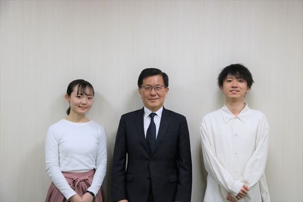 伊藤学長（写真中央）、池田さん（写真右）、辻さん（写真左）