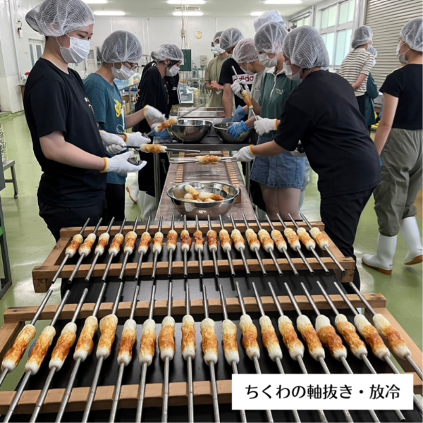 ちくわの軸抜き・放冷