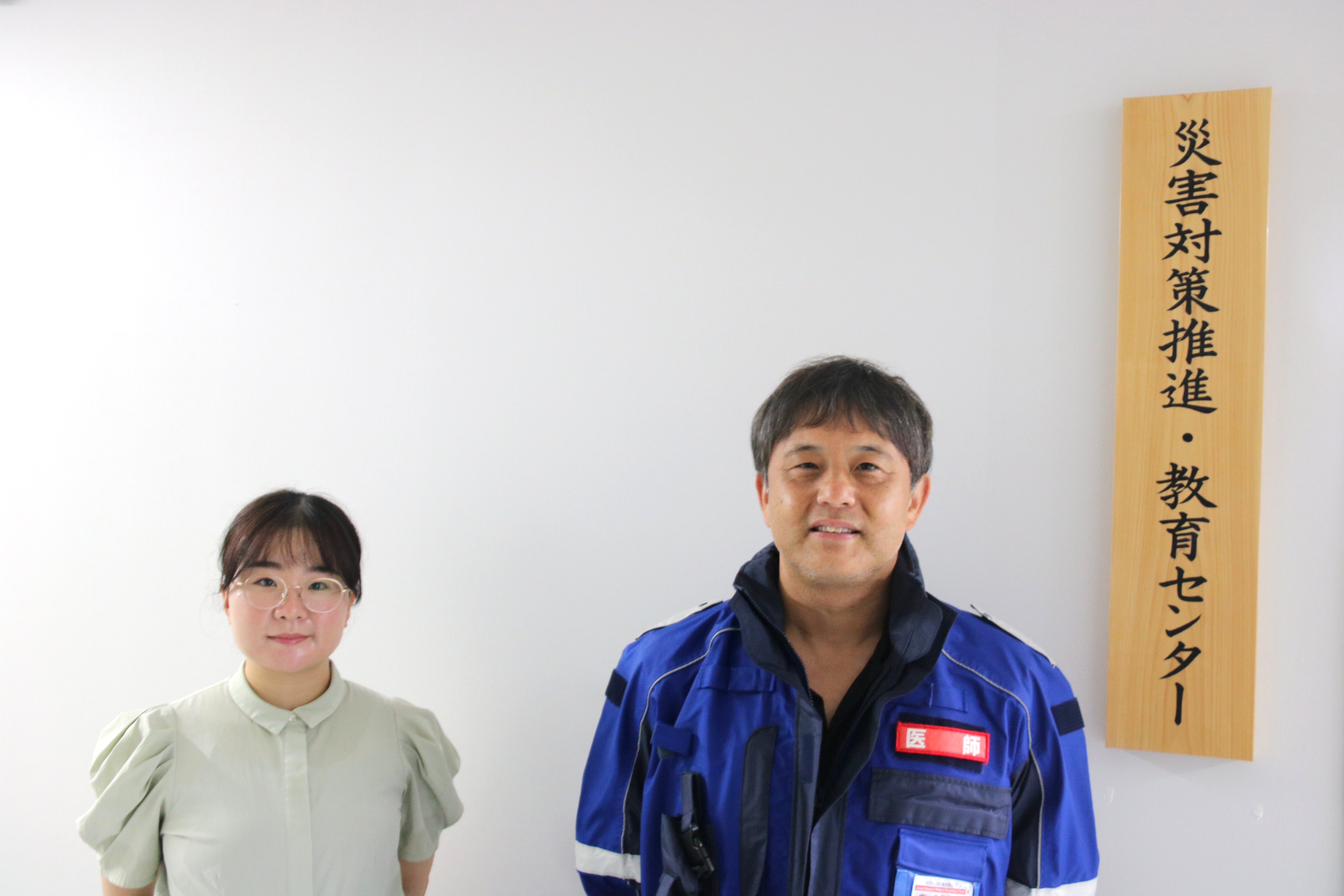 岸和田先生とインタビュアーの学生