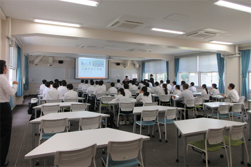 高校訪問の様子