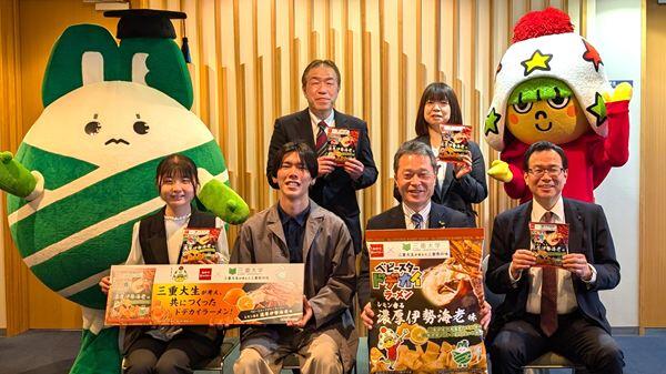 表敬訪問の際の集合写真