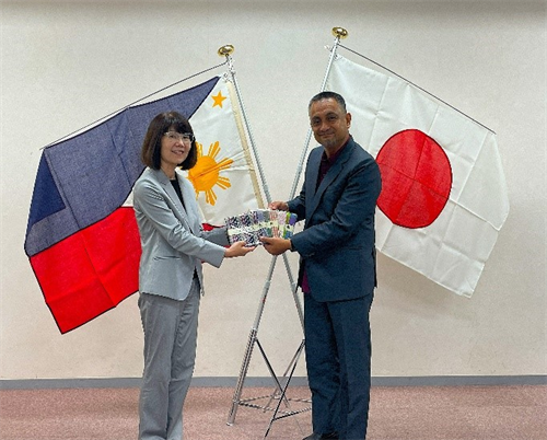 左　福録国際交流副センター長