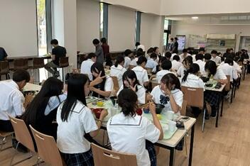 昼食の様子