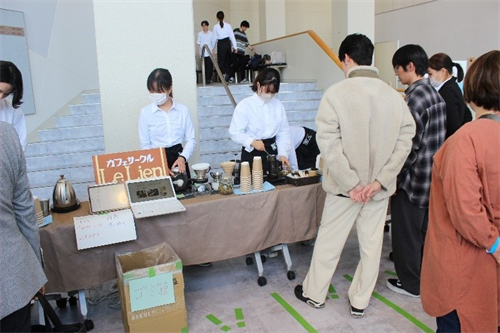 カフェサークル ルリアンによるコーヒーや紅茶のふるまい