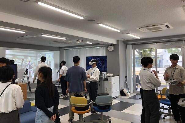 数理・データサイエンス館で体験の様子