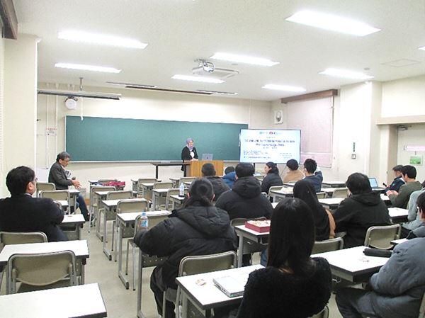 活動報告会の様子