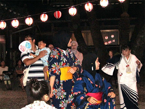 盆踊りの様子