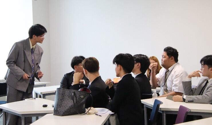 学生による発表の様子