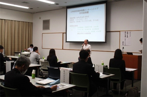 報告会の様子