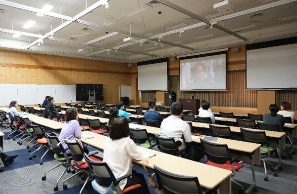 DVD視聴の様子