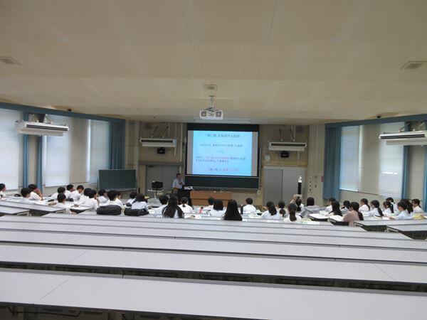 大学見学の様子