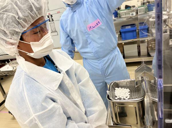製薬工場見学＆薬づくり体験ツアー