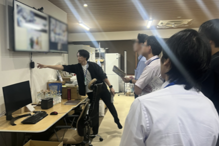 施設見学の様子