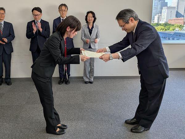 賞状授与の様子