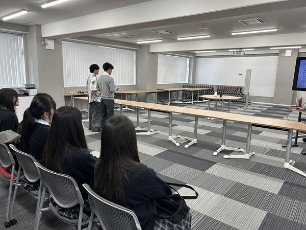 ドローンの操縦体験の様子
