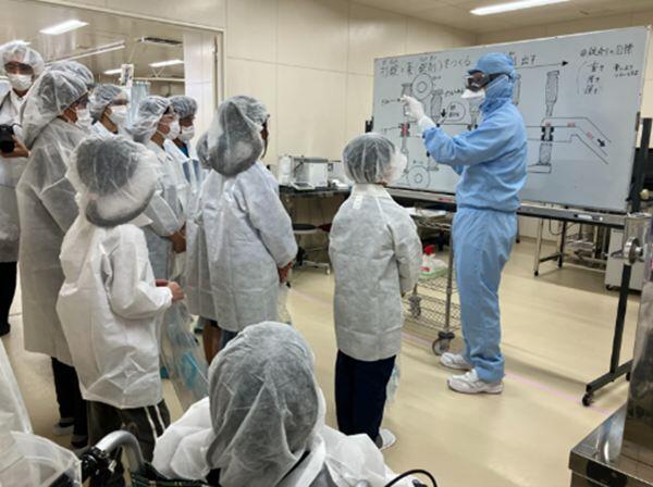 製薬工場見学＆薬づくり体験ツアー