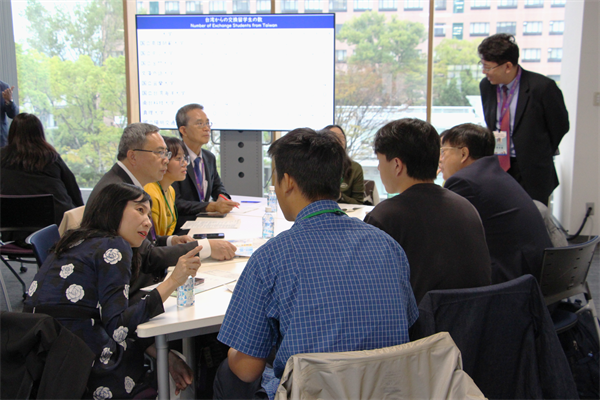 情報交換の様子