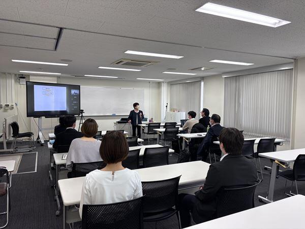 留学生のインターンシップ事後研修会の様子
