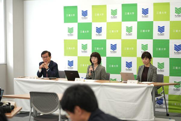 （左）伊藤正明 学長、（中央）福録恵子 副学長（広報／国際担当）、（右）荒尾浩子 学長補佐（広報担当）