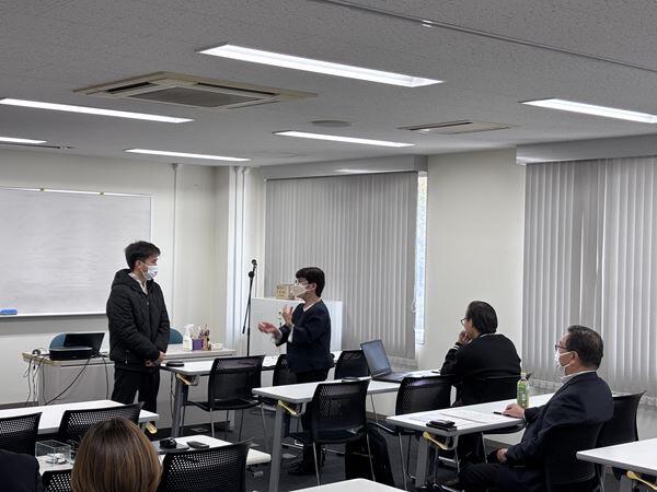 留学生のインターンシップ事後研修会の様子