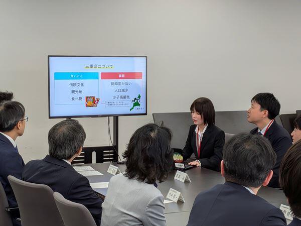 三重県代表チームメンバーと総務省関係者との懇談の様子