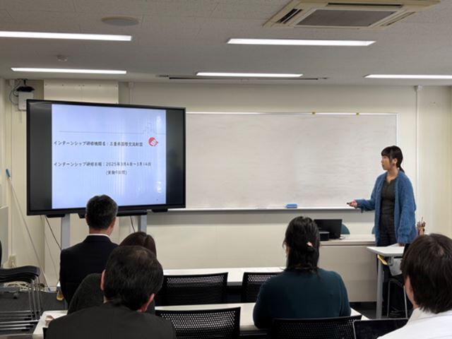 留学生インターンシップ事後研修会の様子