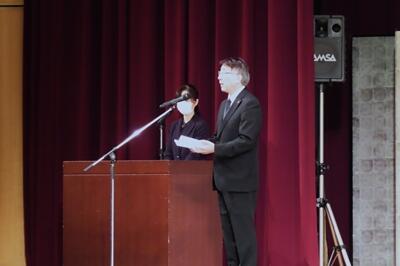 御礼の挨拶を述べる 山崎 英俊 医学部長