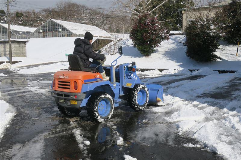 農場の除雪作業