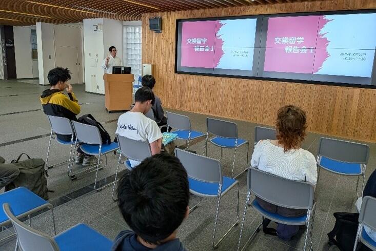 報告会の様子