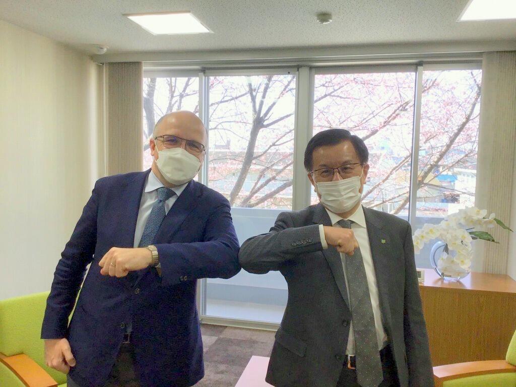 ジュール・イルマン氏と伊藤正明学長