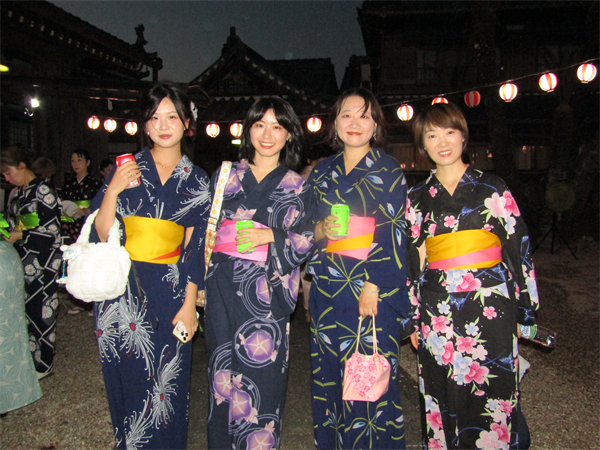 盆踊りの様子