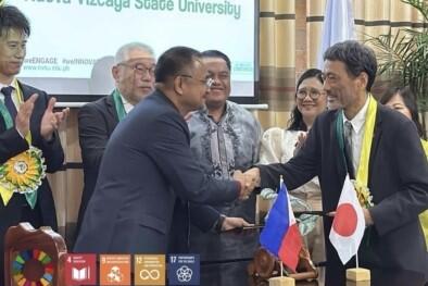 調印式の様子