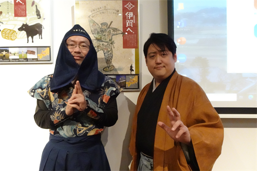 山田教授（写真左）とミスター武士道さん（写真右）