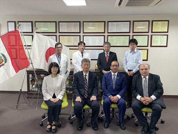 20241010_カジェタノ・エレディア大学（ペルー）が本学医学部を表敬訪問されました (2)_R.jpeg