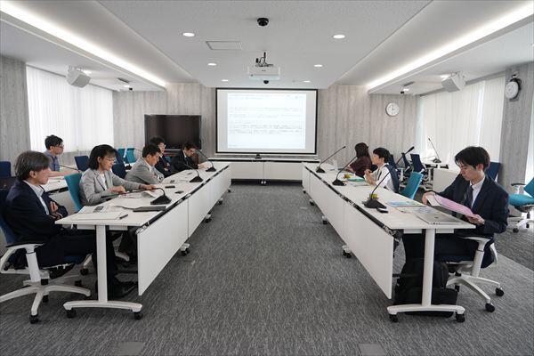 学長・理事とともに行われた意見交流の様子