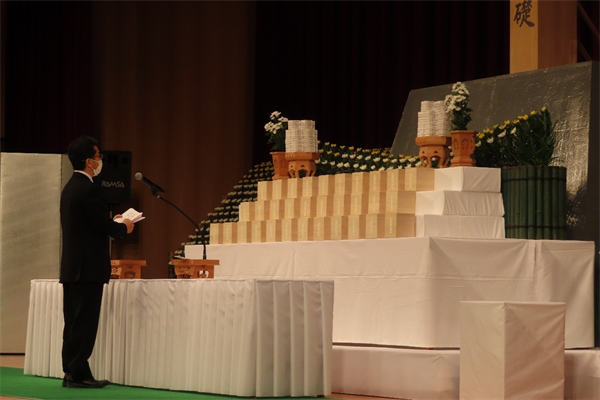 献辞を述べる中村三医会会長