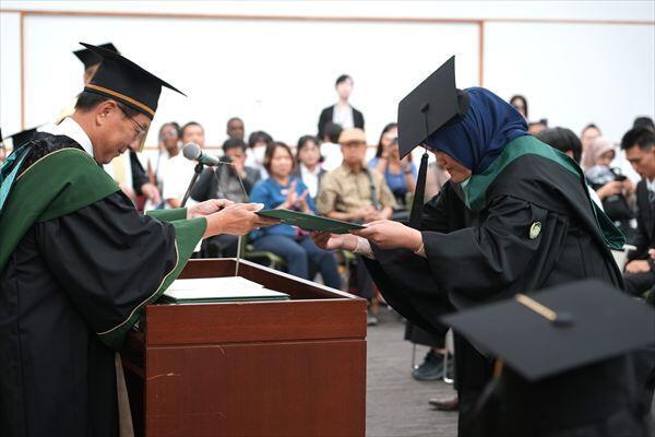 学位記授与の様子