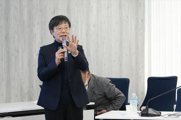 萩原なつ子理事長