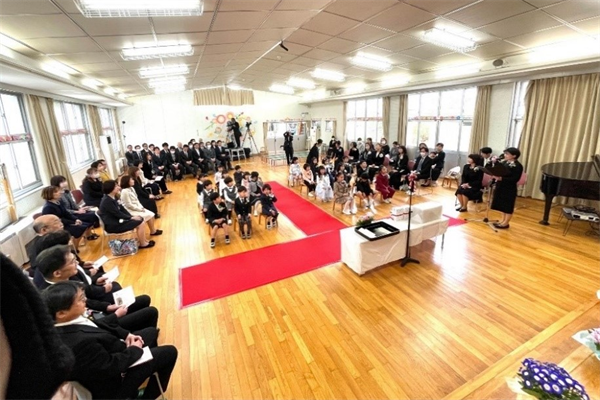 附属幼稚園修了証書授与式