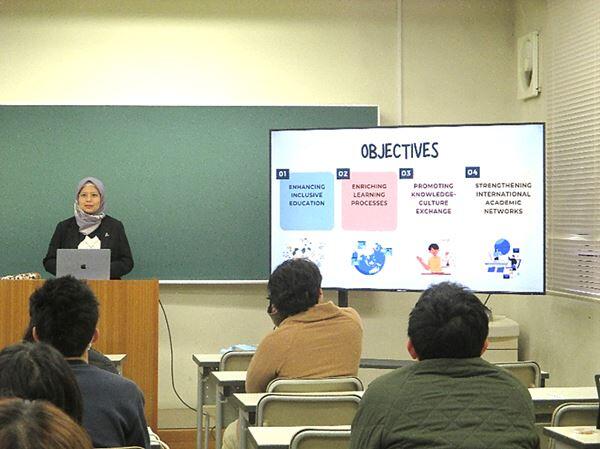 活動報告会の様子