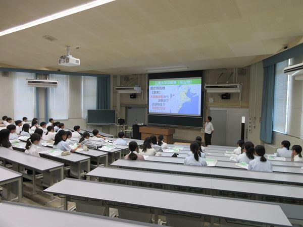 大学見学の様子