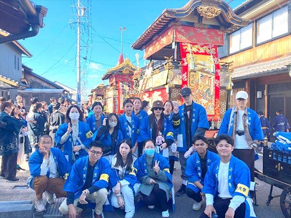 ニッコリ法被姿留学生