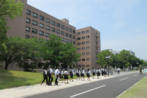 大学見学の様子