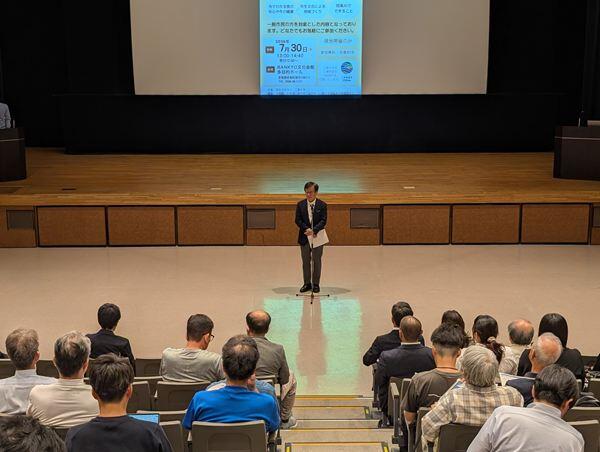 開会挨拶をする伊藤学長