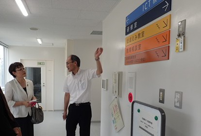 附属学校視察の様子