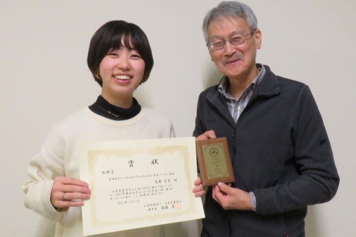 写真左　天野さん、右　立花教授