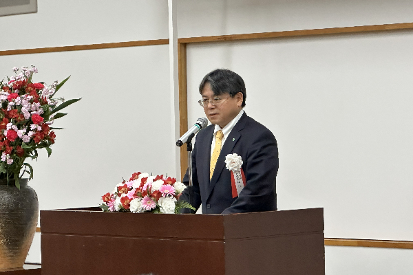 未来構想を報告する宮岡教育学部長