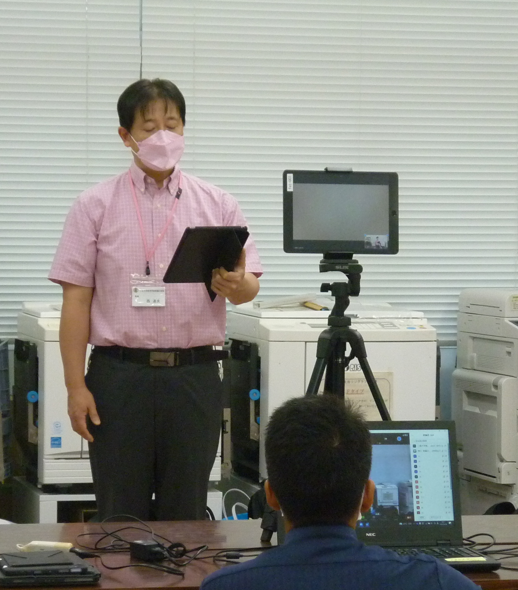 司会進行を務める西教頭先生