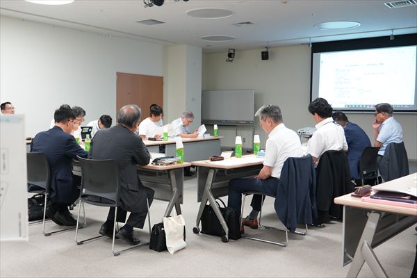 委員会の様子
