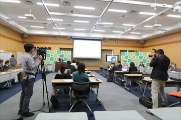 定例記者懇談会の会場の様子 